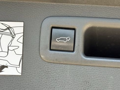 Certified 2024 Toyota Highlander XLE FWD image 32