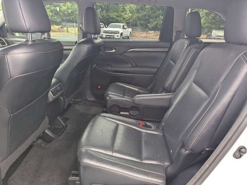Used 2014 Toyota Highlander Limited Platinum FWD image 8