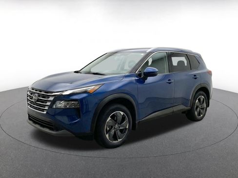 Used 2025 Nissan Rogue SV AWD/4WD image 3