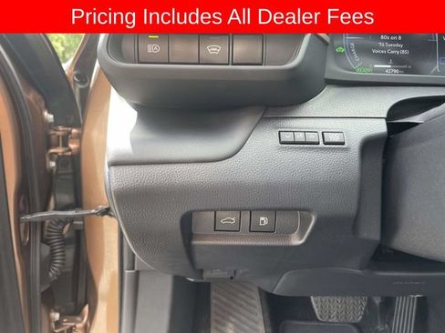 Used 2025 Toyota Crown Platinum AWD/4WD image 24