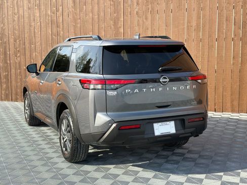 Used 2025 Nissan Pathfinder SV image 16