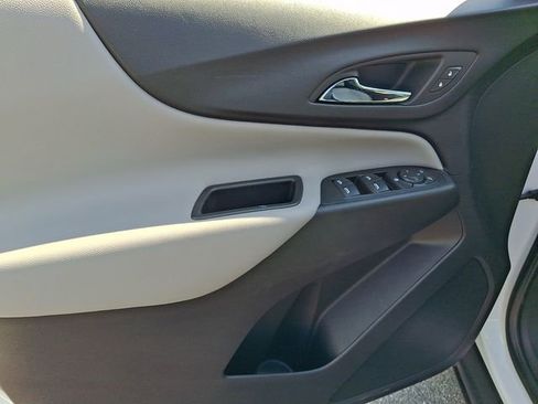 Used 2022 Chevrolet Equinox LS w/ LS Convenience Package FWD image 12