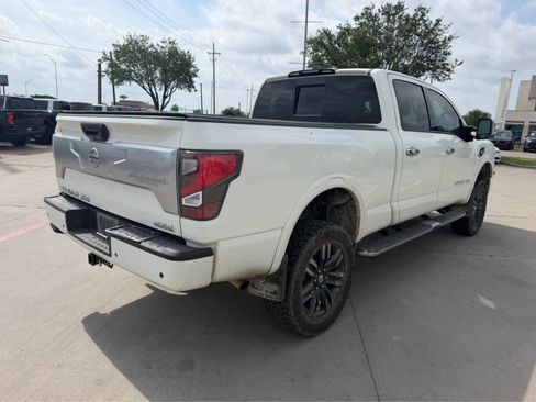Used 2021 Nissan Titan Platinum Reserve w/ Moonroof Package AWD/4WD image 4