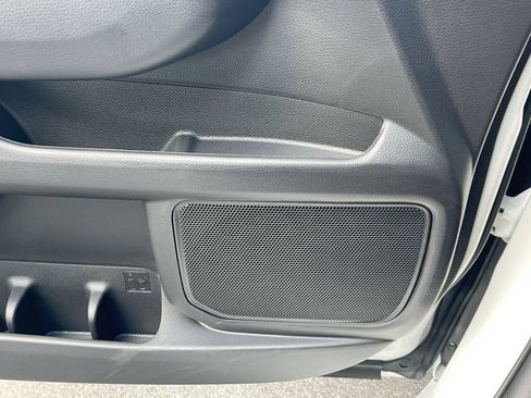 Used 2026 Toyota Sienna XLE FWD image 5