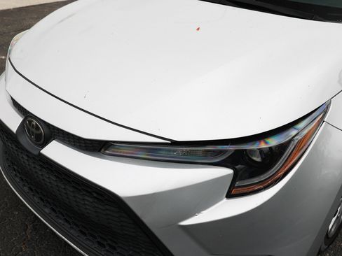 Used 2021 Toyota Corolla LE image 31