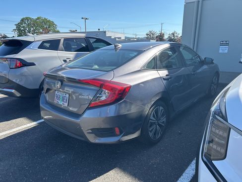Used 2017 Honda Civic EX-T image 3