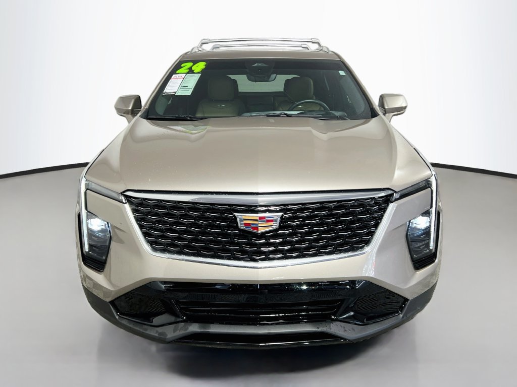 Used 2024 Cadillac XT4 Premium Luxury w/ Technology Package FWD image 8