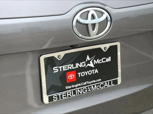 Used 2017 Toyota Highlander LE image 9