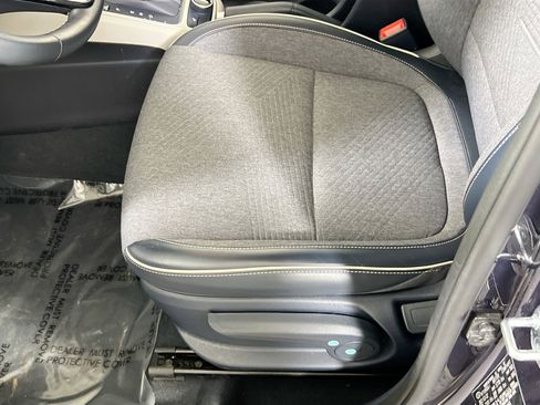 Used 2023 Hyundai Venue Limited FWD image 19