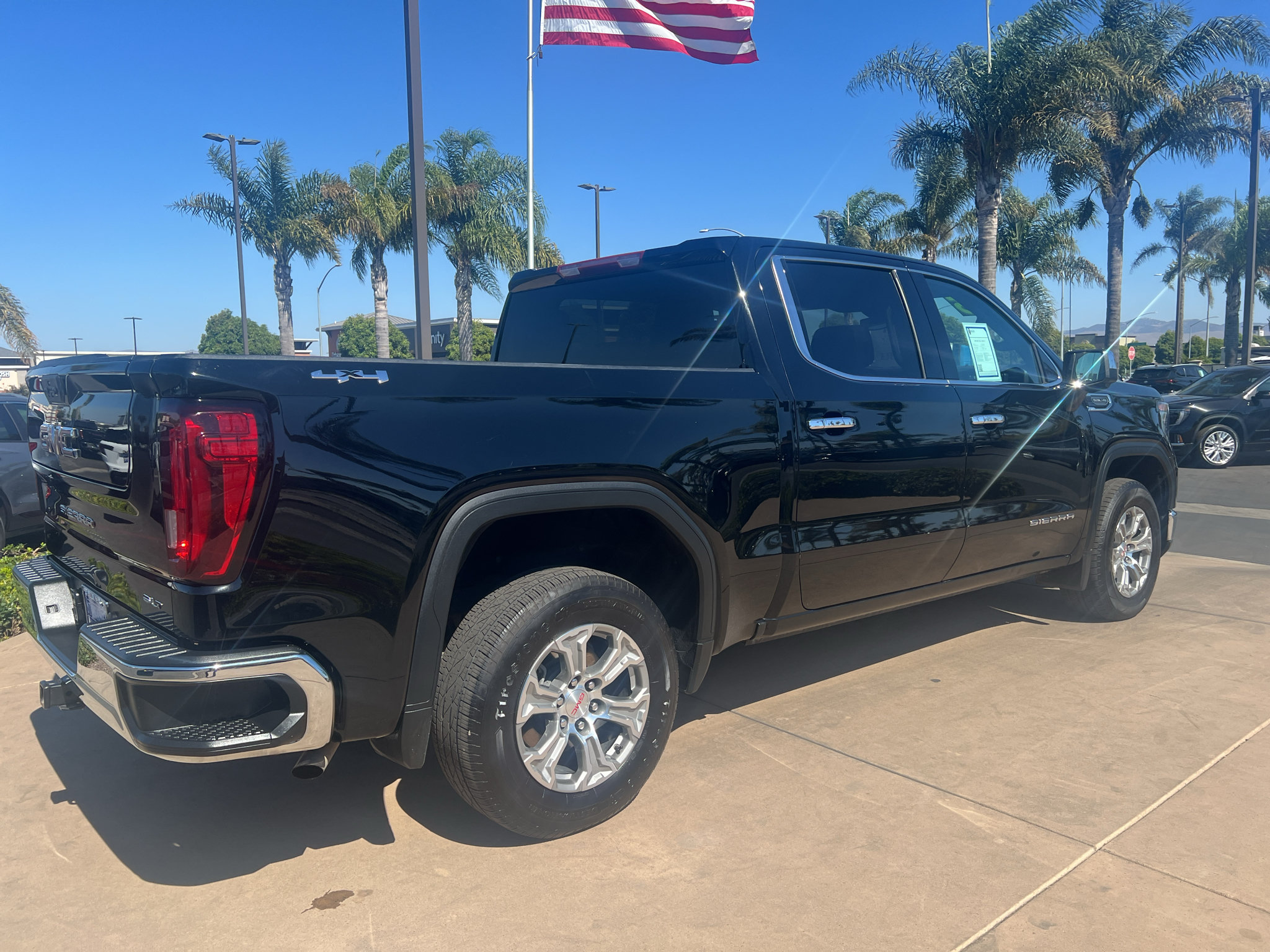 Used 2025 GMC Sierra 1500 SLT AWD/4WD image 5