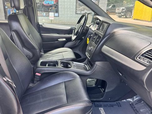 Used 2018 Dodge Grand Caravan GT FWD image 12
