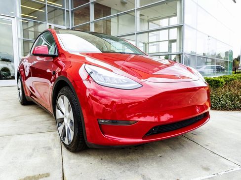 Used 2021 Tesla Model Y Long Range image 4