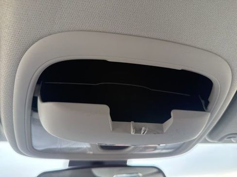 Used 2019 Jeep Cherokee Latitude Plus w/ Cold Weather Group image 34