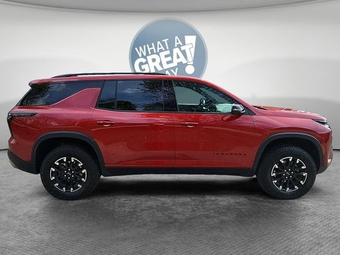Certified 2025 Chevrolet Traverse Z71 w/ Driver Confidence Package AWD/4WD image 2
