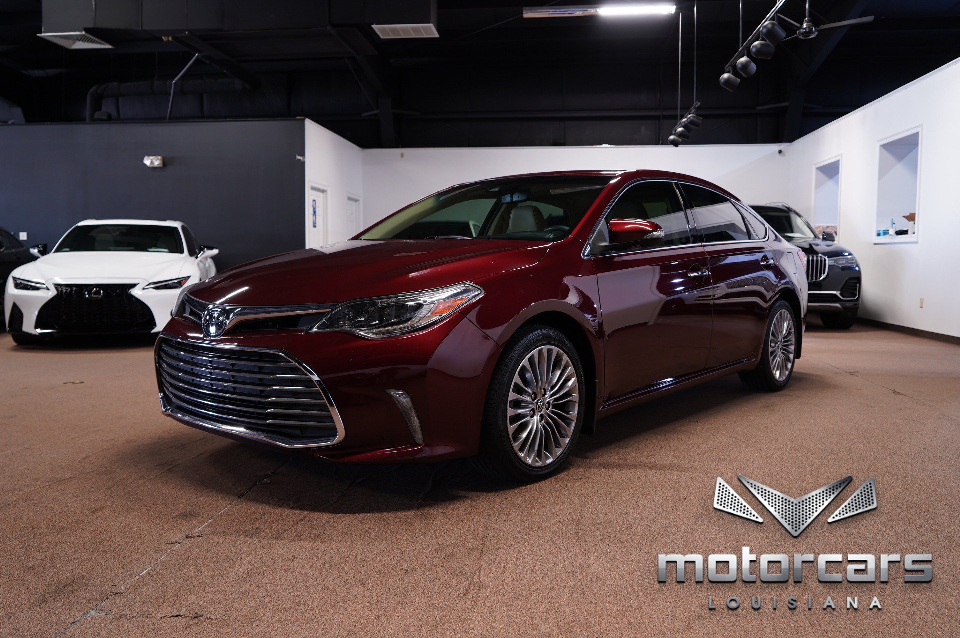 Used 2016 Toyota Avalon Limited w/ Toyota Safety Sense Package FWD image 3