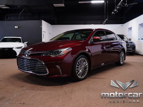 Used 2016 Toyota Avalon Limited w/ Toyota Safety Sense Package FWD image 3