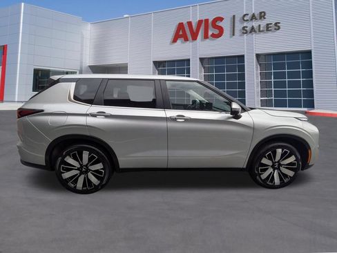 Used 2025 Mitsubishi Outlander SE AWD/4WD image 5