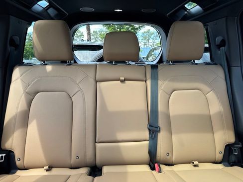 Certified 2025 Land Rover Defender 110 X-Dynamic SE AWD/4WD image 18