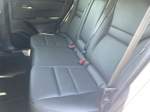 Used 2025 Nissan Rogue SL AWD/4WD image 14