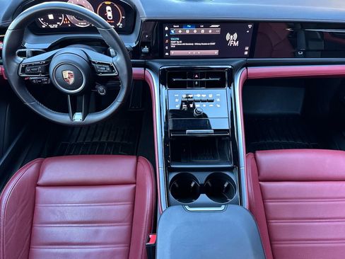 Used 2024 Porsche Panamera image 6