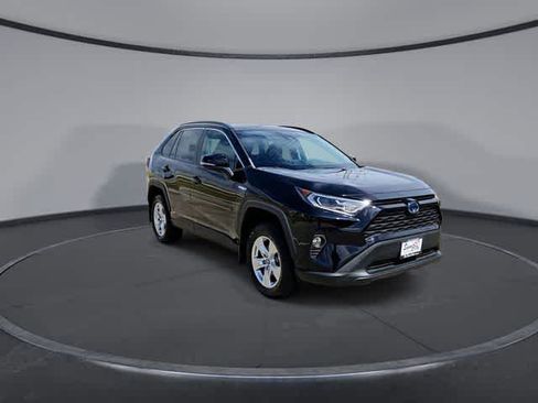 Used 2020 Toyota RAV4 XLE w/ Convenience Package AWD/4WD image 2