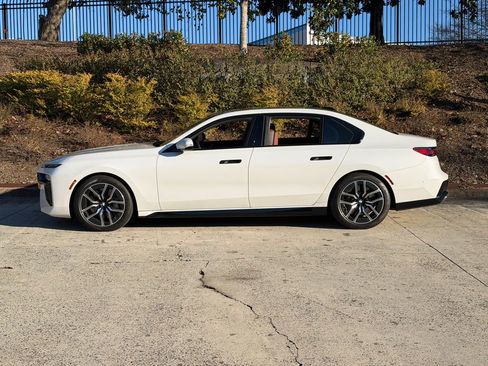 Used 2023 BMW 760i xDrive image 6