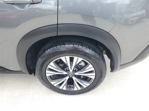 Used 2023 Nissan Rogue SV image 10