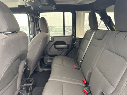Used 2022 Jeep Wrangler Unlimited Sport image 11