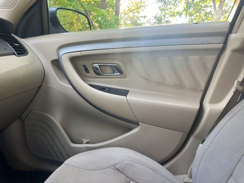 Used 2015 Ford Taurus SE FWD image 10