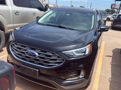 Used 2019 Ford Edge Titanium FWD image 2