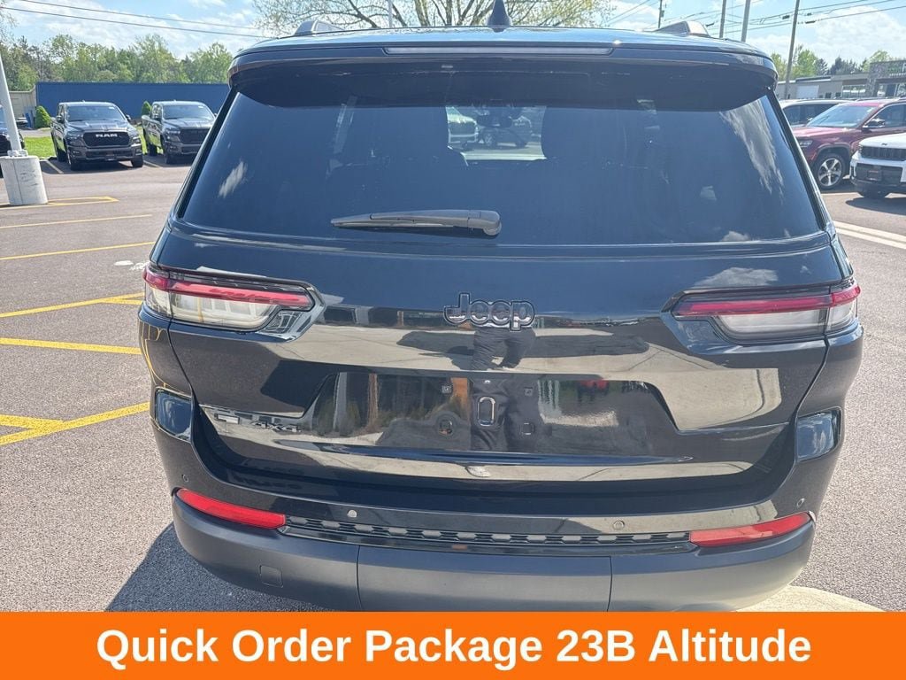 Used 2023 Jeep Grand Cherokee L Laredo AWD/4WD image 7