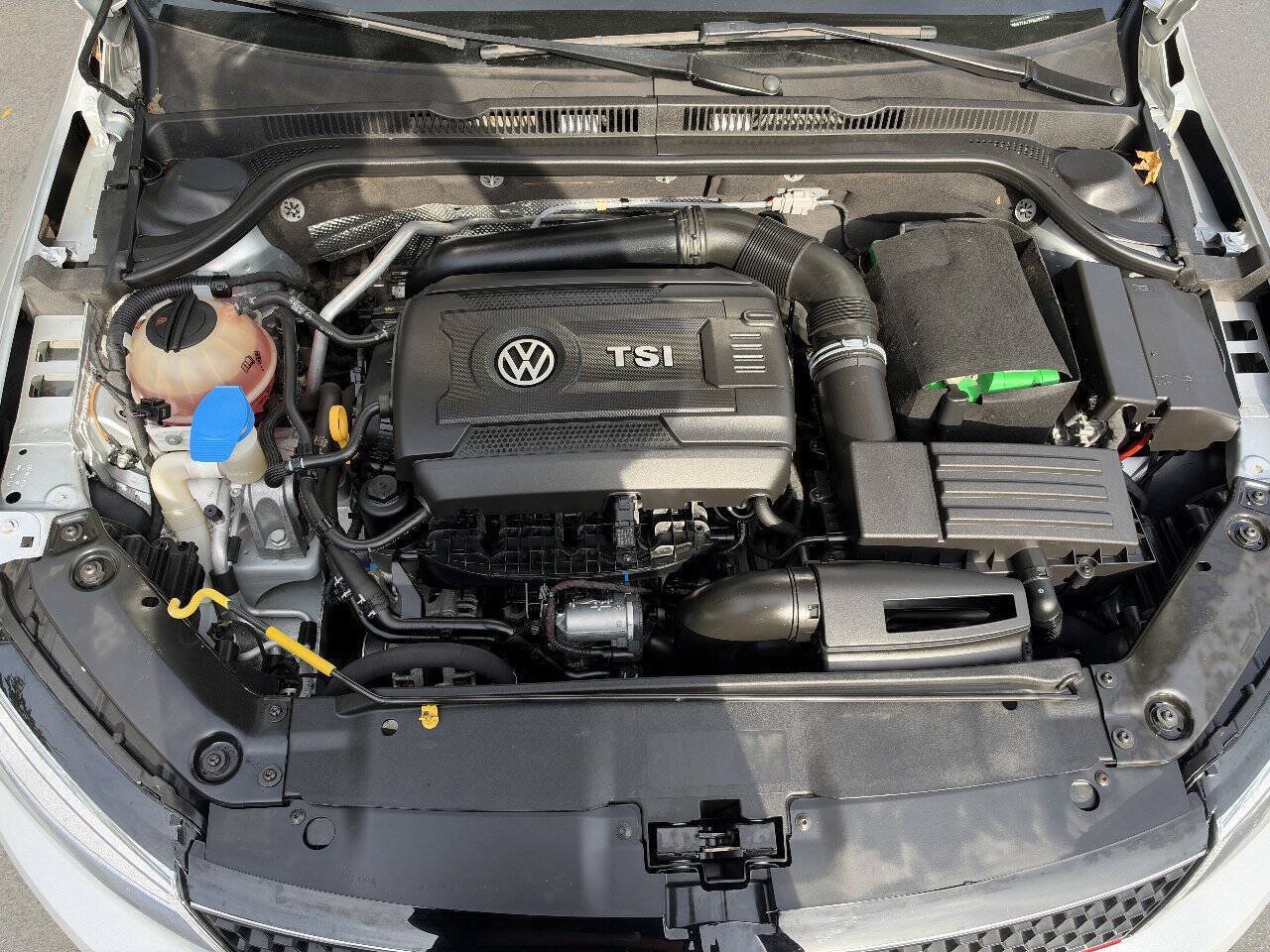 Used 2015 Volkswagen Jetta GLI SE FWD image 18