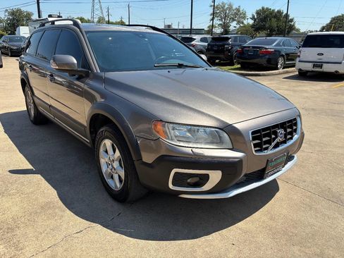Used 2010 Volvo XC70 3.2 image 2