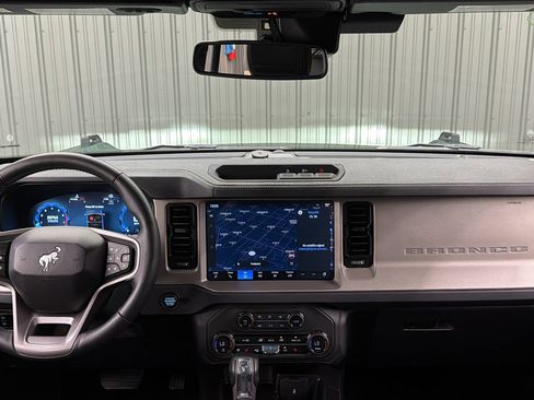Used 2025 Ford Bronco Outer Banks AWD/4WD image 34