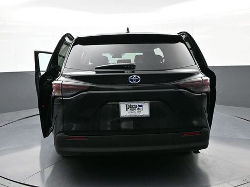 Used 2024 Toyota Sienna LE w/ Protection Package (TMS) AWD/4WD image 43