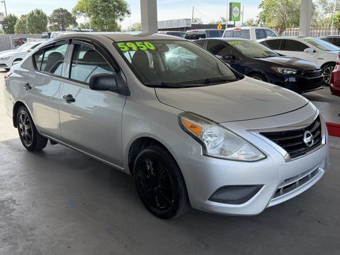 Used 2015 Nissan Versa S Plus FWD image 2