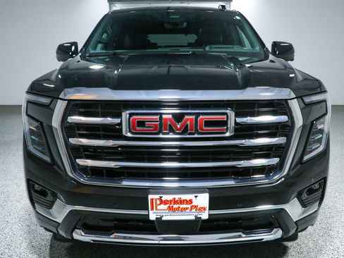 Used 2025 GMC Yukon Elevation w/ LPO, Elevation Black Package AWD/4WD image 4
