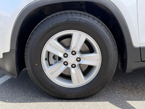 Used 2020 Chevrolet Trax LS FWD image 9