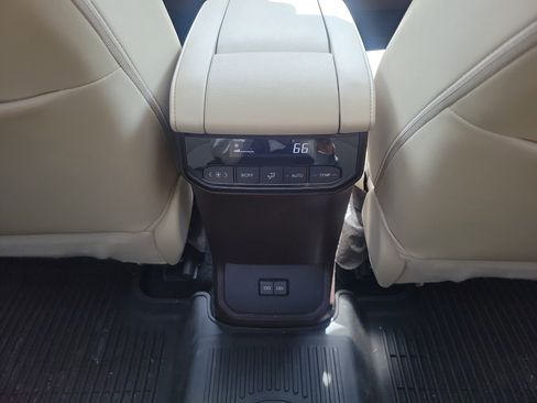 Used 2022 Toyota Highlander XLE image 13