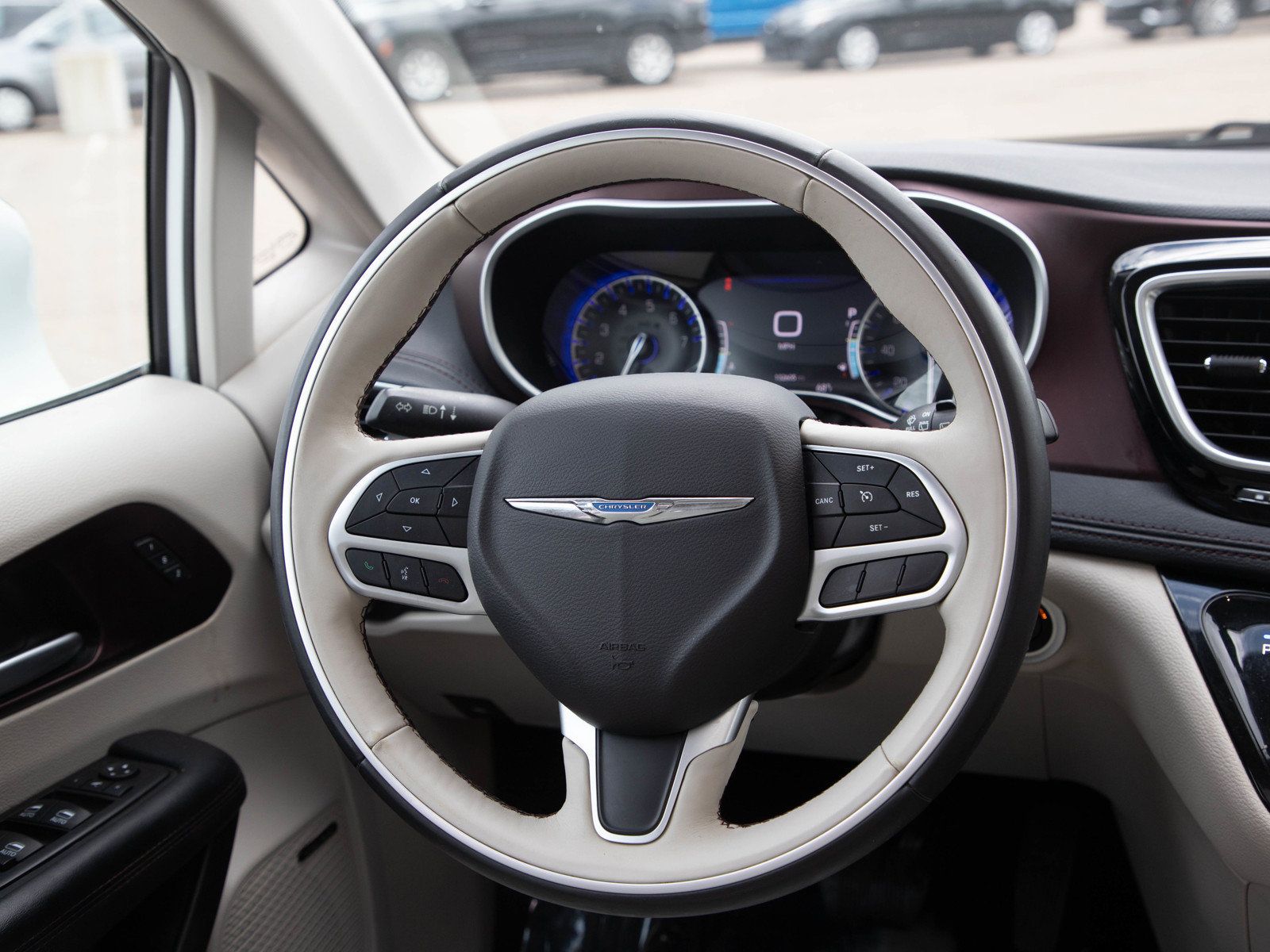 Used 2017 Chrysler Pacifica Limited FWD image 19