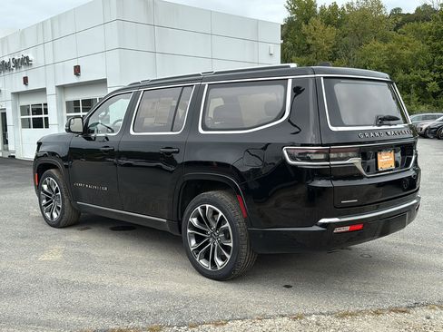 Used 2022 Jeep Grand Wagoneer Series III w/ Rear Seat Video Group 1 image 6