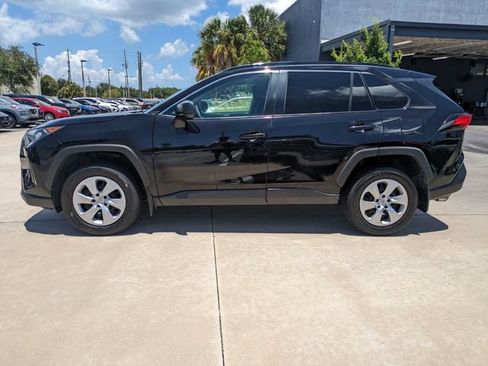 Used 2021 Toyota RAV4 LE w/ Carpet Mat Package (TMS) FWD image 9