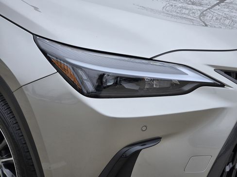 Used 2025 Lexus NX 250 FWD w/ Premium Package image 7