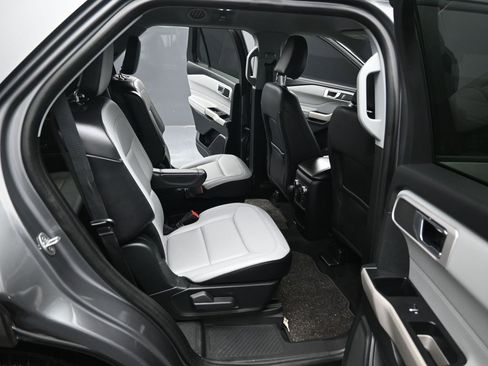 Used 2021 Ford Explorer XLT w/ Equipment Group 202A image 40