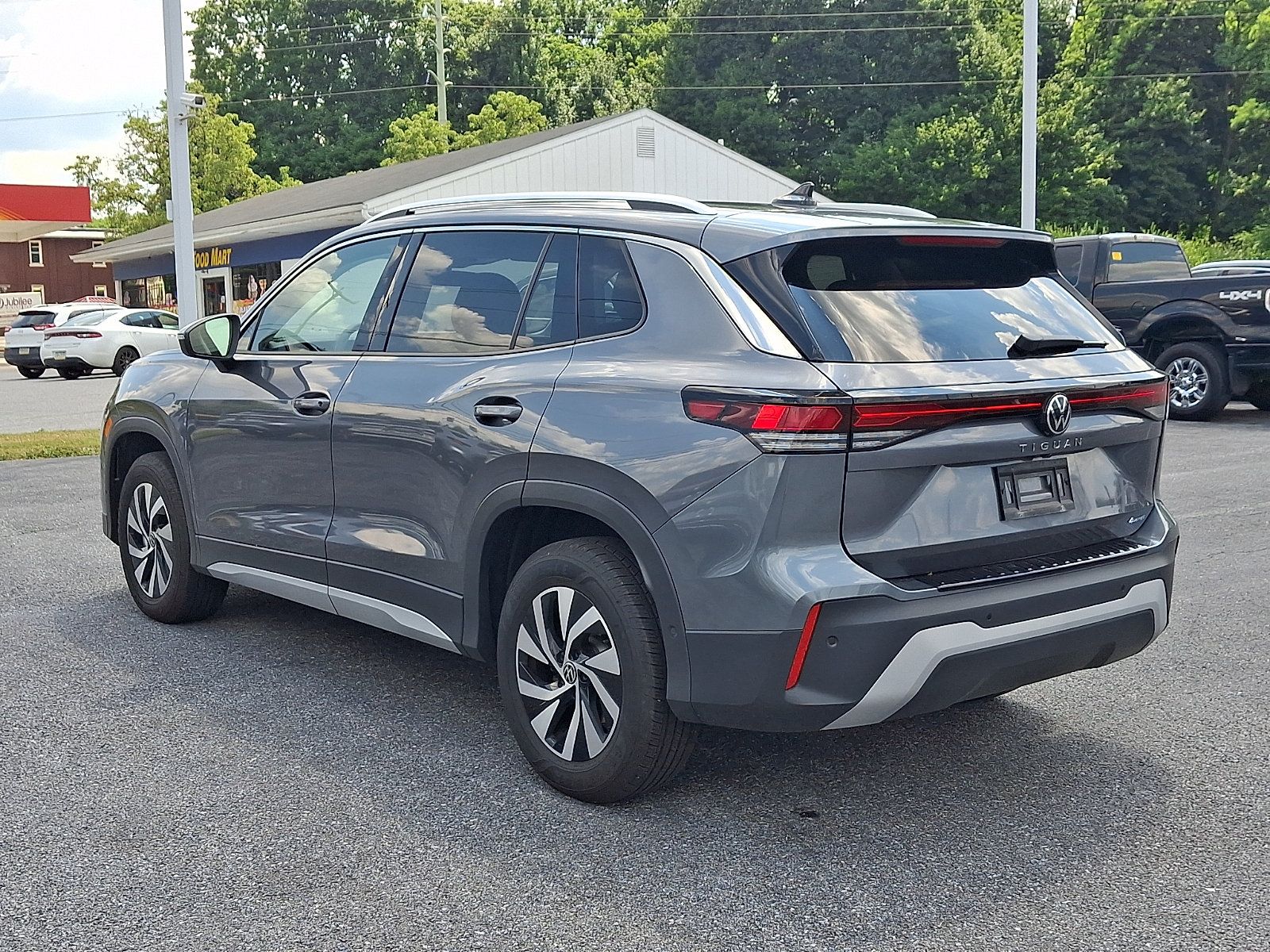 Used 2025 Volkswagen Tiguan S AWD/4WD image 5