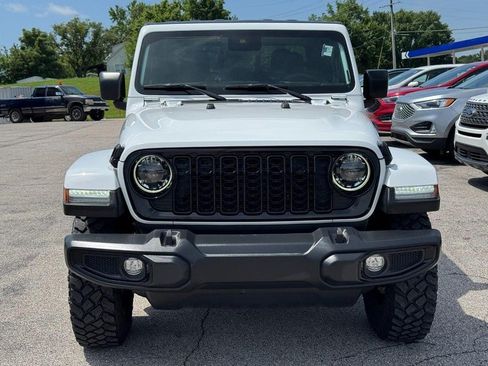 Used 2024 Jeep Gladiator Sport AWD/4WD image 9