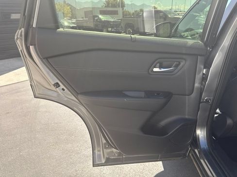 Used 2025 Nissan Rogue SV w/ SV Premium Package AWD/4WD image 16