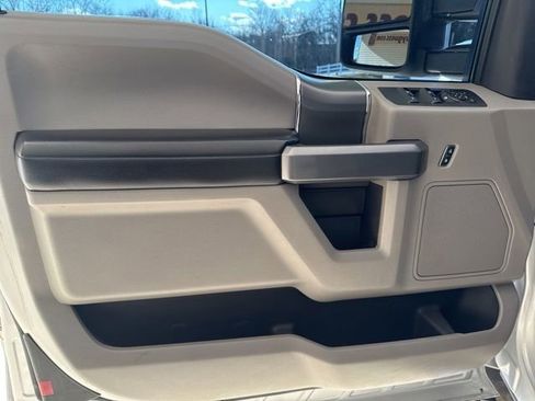 Used 2017 Ford F150 XLT w/ Equipment Group 302A Luxury image 11