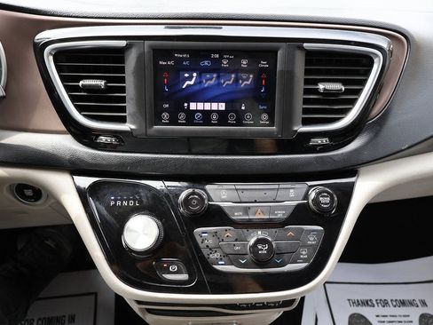 Used 2021 Chrysler Voyager Lxi FWD image 32