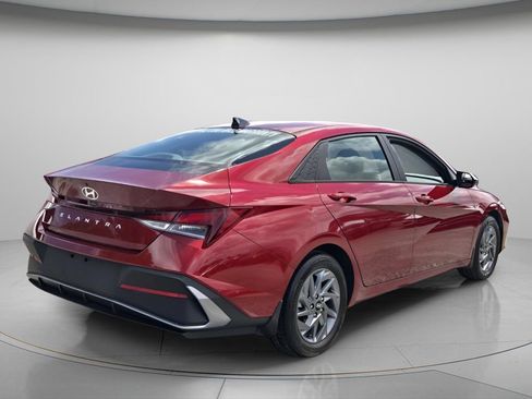 Certified 2024 Hyundai Elantra SEL FWD image 8